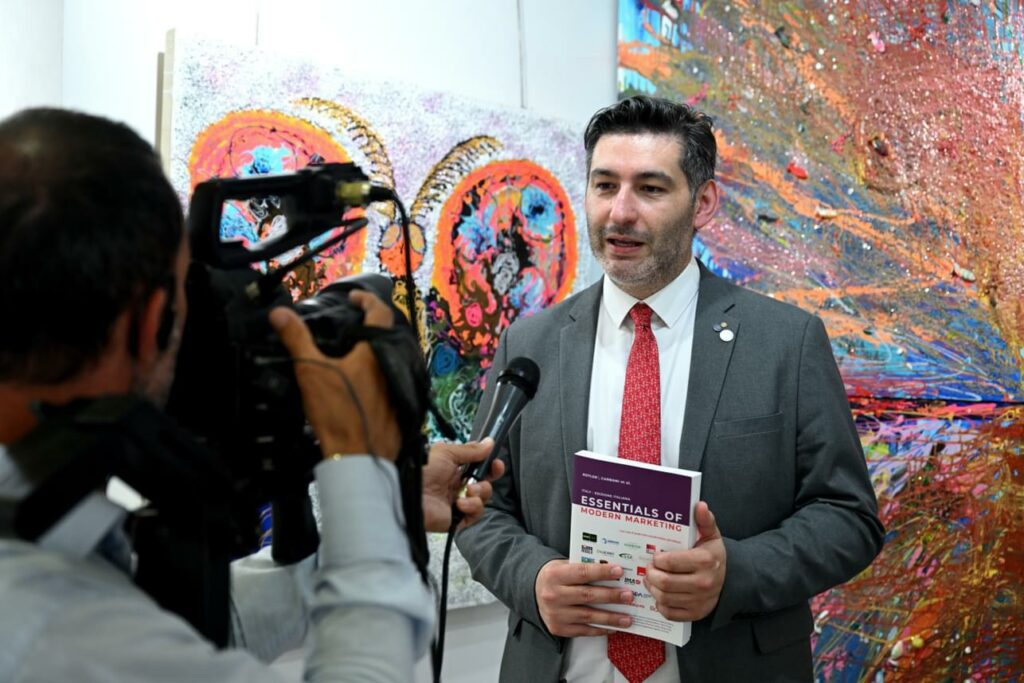 La presentazione di Essentials of Modern Marketing a Roma